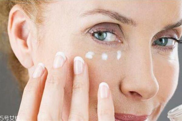 眼精华和眼霜有区别吗 眼精华和眼霜的区别是什么 眼精华和眼霜有区别吗 眼精华和眼霜的区别是什么