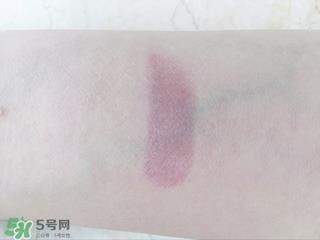 娇兰小黑裙007显色吗?娇兰小黑裙007适合唇色浅的吗? 娇兰小黑裙007显色吗?娇兰小黑裙007适合唇色浅的吗?