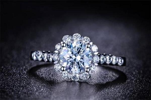 钻石腰码在什么位置 为什么有的钻石没有腰码 钻石腰码在什么位置 为什么有的钻石没有腰码