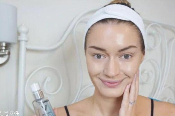 精华和面膜使用顺序 面膜和精华液的使用顺序 精华和面膜使用顺序 面膜和精华液的使用顺序