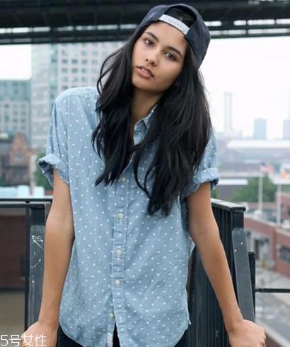 棒球帽怎么搭配衣服？素颜也能hold住