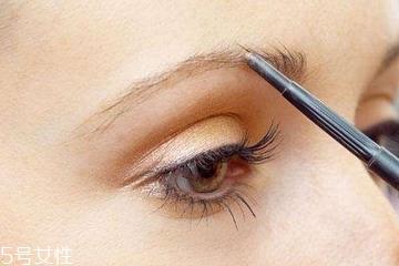 眉笔会掉色怎么办 这样做就好了 眉笔会掉色怎么办 这样做就好了
