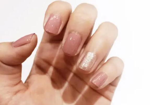 指甲油是易燃易爆物品吗 指甲油是烤的好还是不烤的好 指甲油是易燃易爆物品吗 指甲油是烤的好还是不烤的好