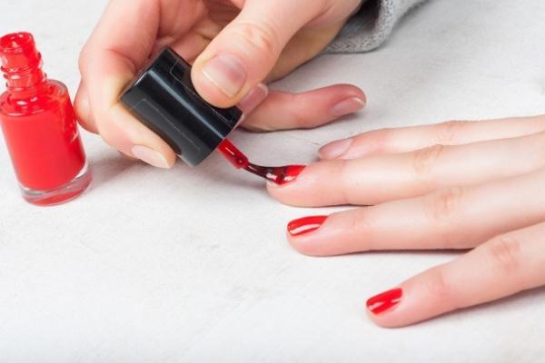 指甲油是易燃易爆物品吗 指甲油是烤的好还是不烤的好 指甲油是易燃易爆物品吗 指甲油是烤的好还是不烤的好