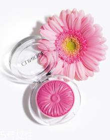 简单化妆需要哪些化妆品?上班族化妆必备3种彩妆 简单化妆需要哪些化妆品?上班族化妆必备3种彩妆