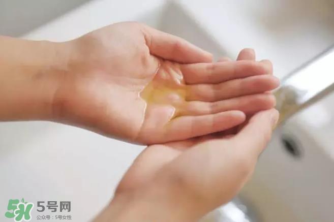 手部皮肤干燥怎么办?手部干燥解决方法 手部皮肤干燥怎么办?手部干燥解决方法