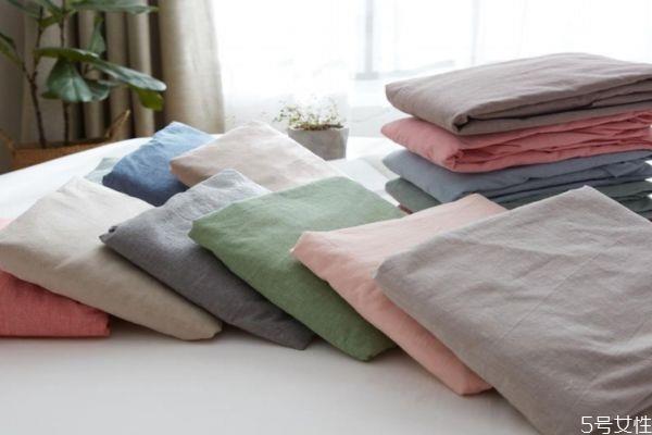 指甲油涂到床上该怎么弄 清洁指甲油的小诀窍 指甲油涂到床上该怎么弄 清洁指甲油的小诀窍