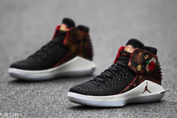 aj32和lbj15脚感对比 体重不同感受不同 aj32和lbj15脚感对比 体重不同感受不同