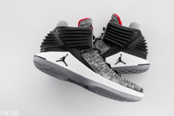 aj32和lbj15脚感对比 体重不同感受不同 aj32和lbj15脚感对比 体重不同感受不同
