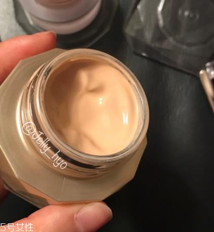 cpb晶钻粉霜和twany极致粉霜哪个好 cpb晶钻粉霜和twany极致粉霜哪个好