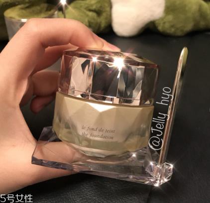 cpb晶钻粉霜和twany极致粉霜哪个好 cpb晶钻粉霜和twany极致粉霜哪个好