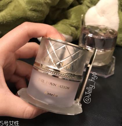 cpb晶钻粉霜和twany极致粉霜哪个好 cpb晶钻粉霜和twany极致粉霜哪个好