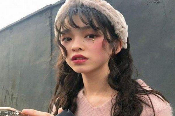 蛋卷头显脸大吗 脸大适合烫蛋蛋卷吗 蛋卷头显脸大吗 脸大适合烫蛋蛋卷吗