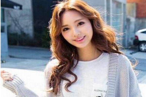 蛋卷头显脸大吗 脸大适合烫蛋蛋卷吗 蛋卷头显脸大吗 脸大适合烫蛋蛋卷吗