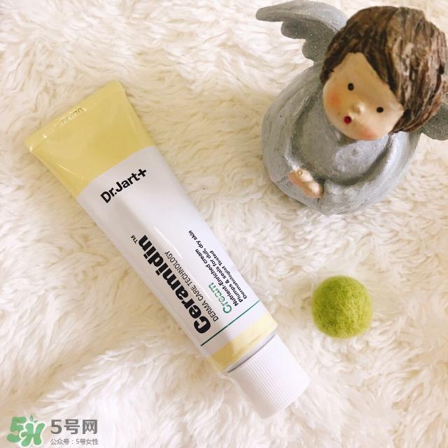 脸干用什么面霜 脸上皮肤干燥用什么面霜好 脸干用什么面霜 脸上皮肤干燥用什么面霜好