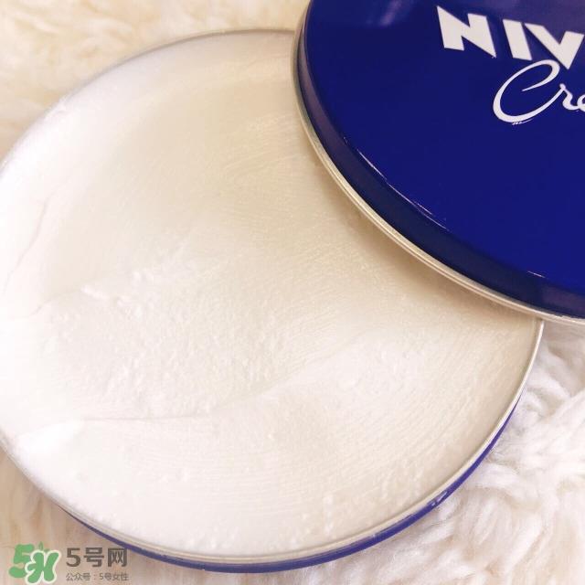 脸干用什么面霜 脸上皮肤干燥用什么面霜好 脸干用什么面霜 脸上皮肤干燥用什么面霜好