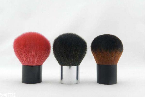腮红刷和散粉刷一样吗 腮红刷与散粉刷区分 腮红刷和散粉刷一样吗 腮红刷与散粉刷区分