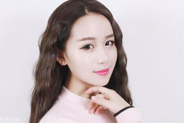 夏天怎么让妆容自然 妆容自然三点注意 夏天怎么让妆容自然 妆容自然三点注意