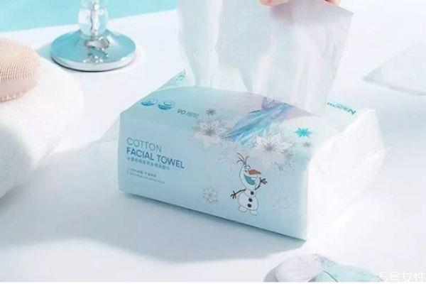 一次性洗脸巾可以给宝宝擦口水吗 洗脸巾跟口水巾的区别 一次性洗脸巾可以给宝宝擦口水吗 洗脸巾跟口水巾的区别