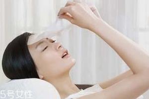 怎么揭面膜不扯大毛孔?掌握方向很重要 怎么揭面膜不扯大毛孔?掌握方向很重要