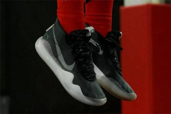 耐克kd12和lbj16哪个好 kd12和詹16对比测评 耐克kd12和lbj16哪个好 kd12和詹16对比测评
