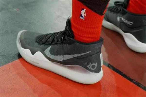 耐克kd12和lbj16哪个好 kd12和詹16对比测评 耐克kd12和lbj16哪个好 kd12和詹16对比测评