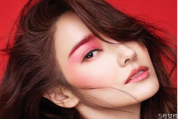 眼妆怎么画妩媚动人 妩媚慵懒眼妆画法步骤 眼妆怎么画妩媚动人 妩媚慵懒眼妆画法步骤