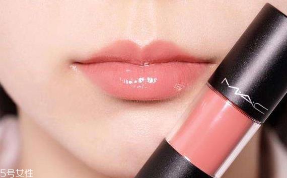 水光唇釉适合什么妆容 超级百搭没有束缚 水光唇釉适合什么妆容 超级百搭没有束缚