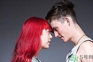 头发染多了有什么危害?染什么颜色的头发显皮肤白? 头发染多了有什么危害?染什么颜色的头发显皮肤白?