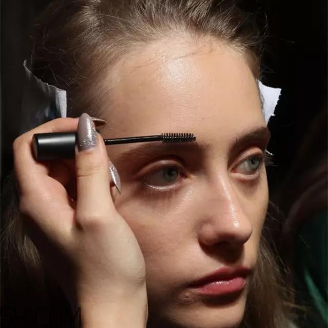 烟熏妆的画法 画好烟熏妆的要点 烟熏妆的画法 画好烟熏妆的要点