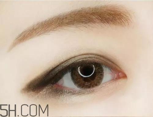 烟熏妆的画法 画好烟熏妆的要点 烟熏妆的画法 画好烟熏妆的要点