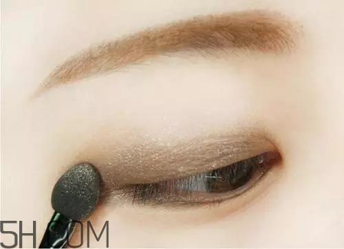 烟熏妆的画法 画好烟熏妆的要点 烟熏妆的画法 画好烟熏妆的要点