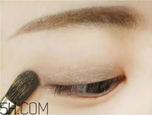 烟熏妆的画法 画好烟熏妆的要点 烟熏妆的画法 画好烟熏妆的要点