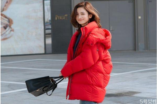 羽绒服是挂放还是叠放 正确收纳羽绒服 羽绒服是挂放还是叠放 正确收纳羽绒服