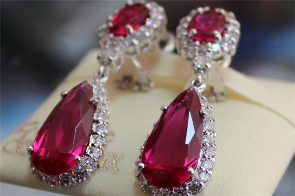 半宝石是天然的吗 半宝石和宝石的区别 半宝石是天然的吗 半宝石和宝石的区别