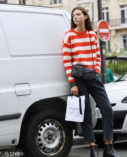 条纹毛衣怎么搭配?营造浪漫少女感 条纹毛衣怎么搭配?营造浪漫少女感