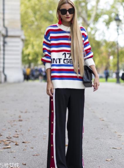 条纹毛衣怎么搭配?营造浪漫少女感 条纹毛衣怎么搭配?营造浪漫少女感