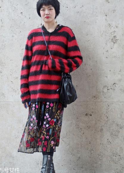 条纹毛衣怎么搭配?营造浪漫少女感 条纹毛衣怎么搭配?营造浪漫少女感