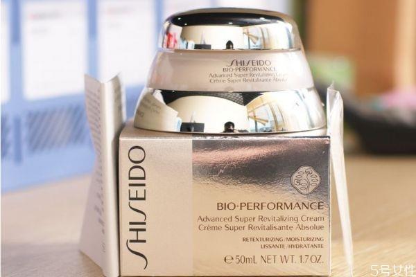 用面霜可以不用乳液吗 面霜和乳液的顺序 用面霜可以不用乳液吗 面霜和乳液的顺序