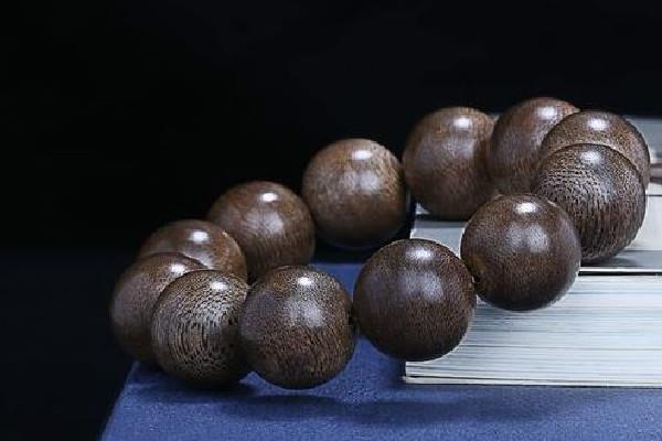 沉香手串怎么分辨真假 沉香手串怎么看品质 沉香手串怎么分辨真假 沉香手串怎么看品质