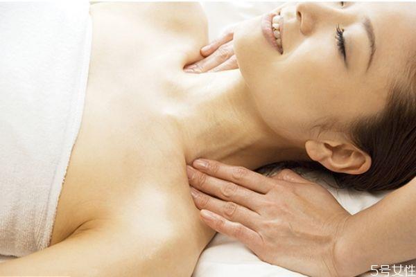 颈纹霜可以预防颈纹吗 颈纹霜到底有用没有 颈纹霜可以预防颈纹吗 颈纹霜到底有用没有