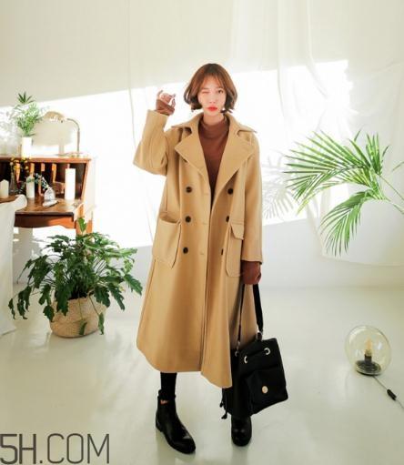 卡其色大衣怎么搭配?这样穿气质满满 卡其色大衣怎么搭配?这样穿气质满满