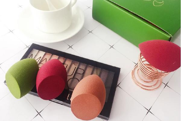 美妆蛋是什么材料制作的 美妆蛋和美妆刷哪个更好用 美妆蛋是什么材料制作的 美妆蛋和美妆刷哪个更好用