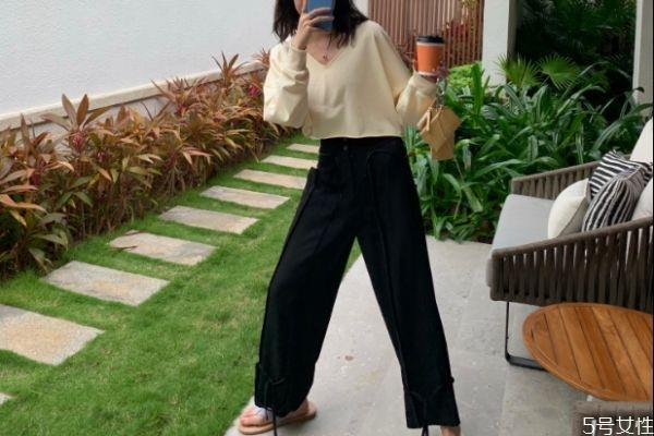 卫衣搭配阔腿裤好看吗 阔腿裤怎么卷好看
