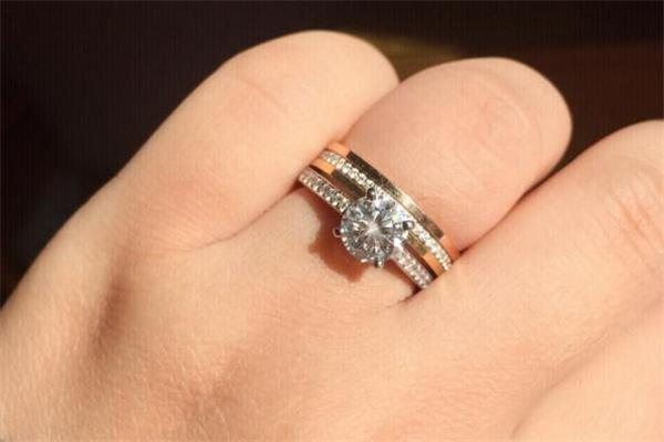 通灵珠宝和老凤祥哪个好 通灵珠宝和老凤祥品牌对比 通灵珠宝和老凤祥哪个好 通灵珠宝和老凤祥品牌对比