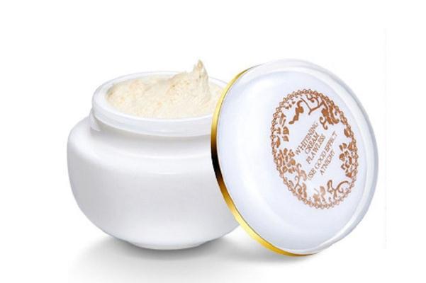 贵妇膏是白天用的还是晚上用的 贵妇膏晚上可以涂着睡觉吗 贵妇膏是白天用的还是晚上用的 贵妇膏晚上可以涂着睡觉吗