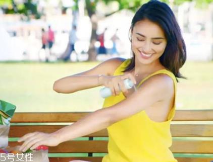 先用防晒喷雾还是气垫 防晒喷雾和气垫使用顺序 先用防晒喷雾还是气垫 防晒喷雾和气垫使用顺序