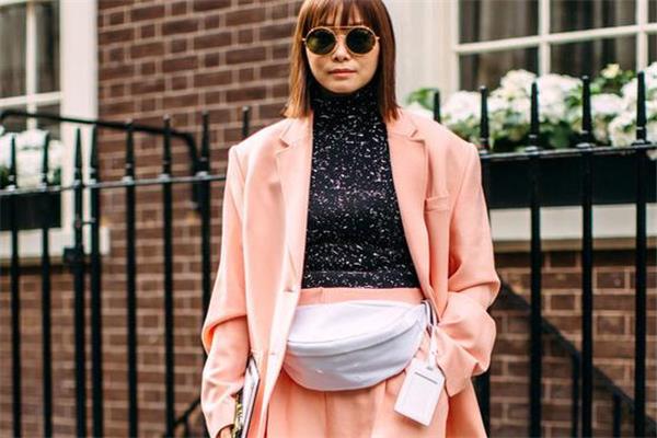 珊瑚橙配什么颜色好看 今年最火的流行色 珊瑚橙配什么颜色好看 今年最火的流行色