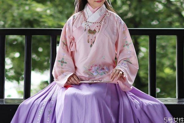 唐装和汉服的区别 唐装和汉服的不同 唐装和汉服的区别 唐装和汉服的不同