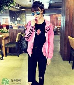 荧光色衣服怎么搭配？荧光色衣服怎么搭配好看？